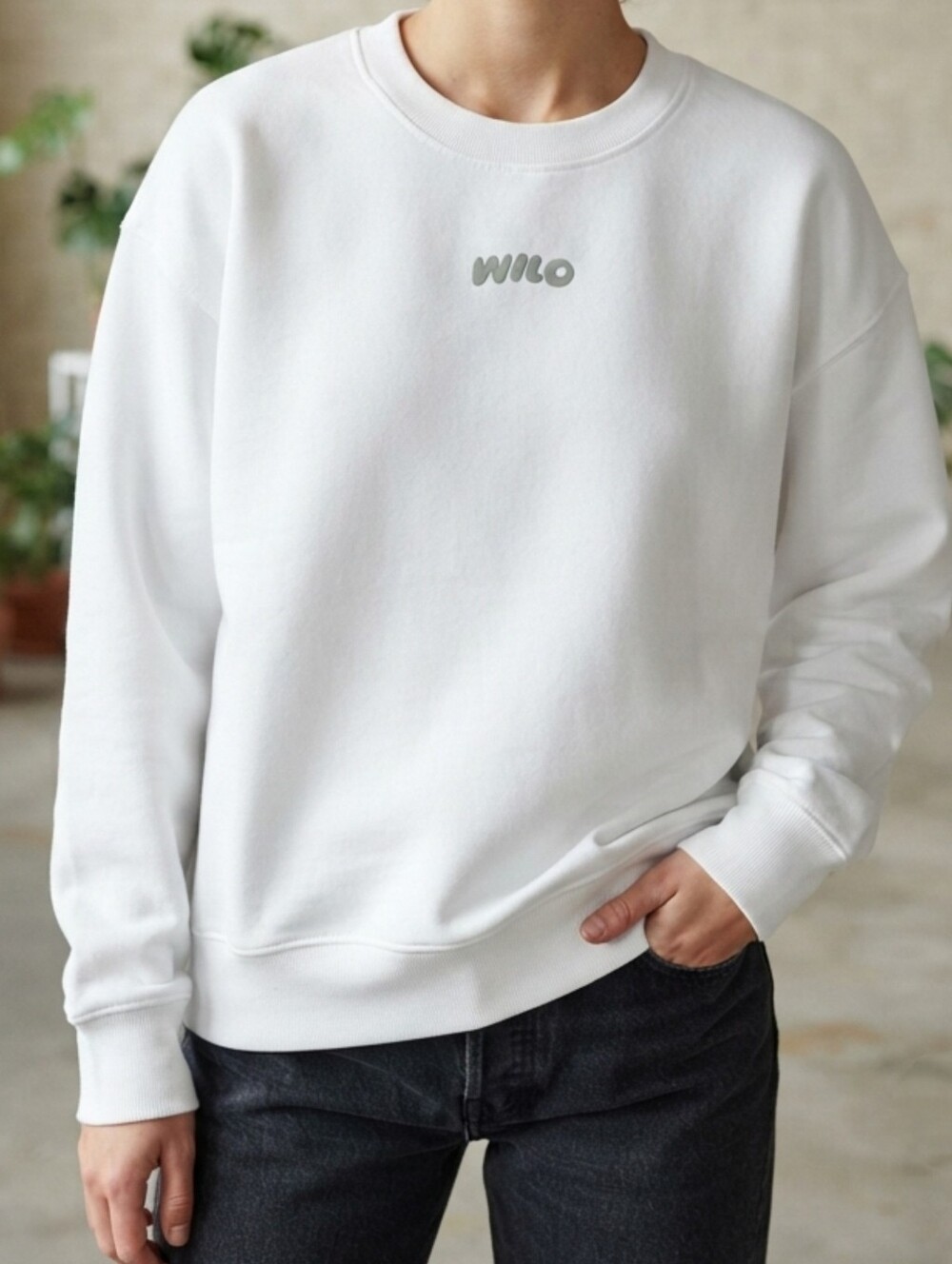 WILO The Label "Wilo Wellness Club" White Graphic Crewneck Sweatshirt